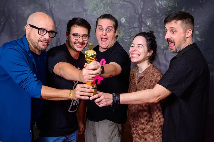With the Oscar for the film Flow, alongside Daniel Martínez Lara, Renato Roldán, Lidia and Toni Mortero
